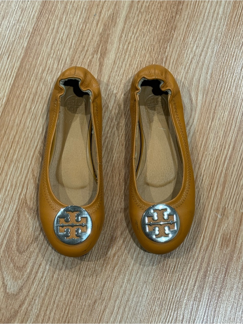 Tory Burch Reva Tan Leather Gold Logo Ballet Flats